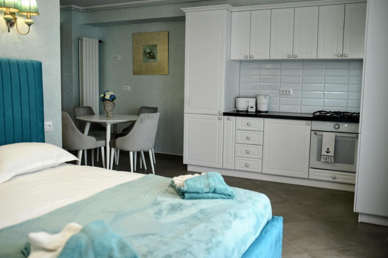 Myosotis Mamaia Studio By The Lake Apartment Exterior photo