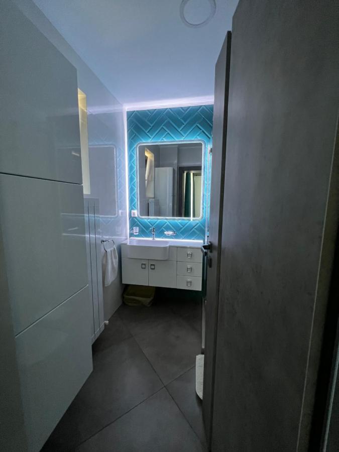 Myosotis Mamaia Studio By The Lake Apartment Exterior photo